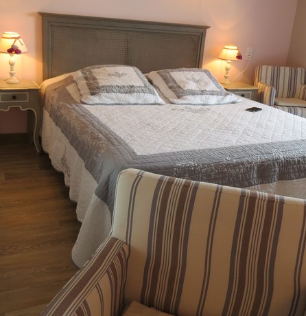 Imagen de la habitación del Hotel Les Hauts de Mour&egrave;ze. Foto 2