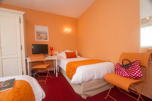 Imagen de la habitación del Hotel Les Hirondelles, LE CHATEAU D&acute;OLONNE. Foto 10