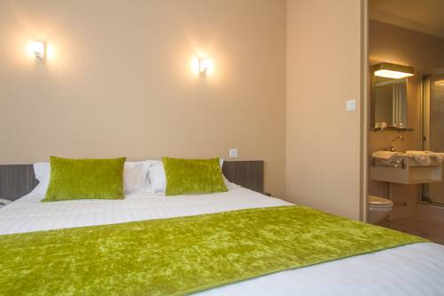 Imagen de la habitación del Hotel Les Hirondelles, LE CHATEAU D&acute;OLONNE. Foto 12