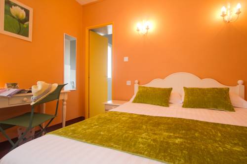 Imagen de la habitación del Hotel Les Hirondelles, LE CHATEAU D&acute;OLONNE. Foto 13