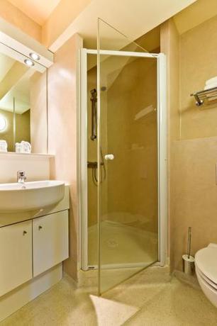 Imagen de la habitación del Hotel Les Hirondelles, Orcines. Foto 8