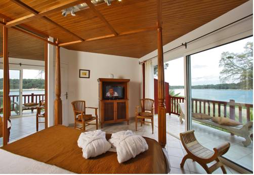 Imagen de la habitación del Hotel Les Hortensias Du Lac. Foto 16