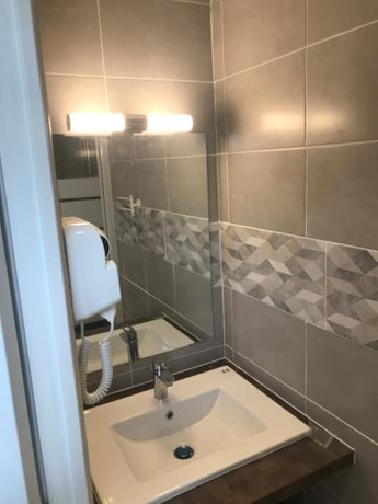 Imagen de la habitación del Hotel Les Iris. Foto 6