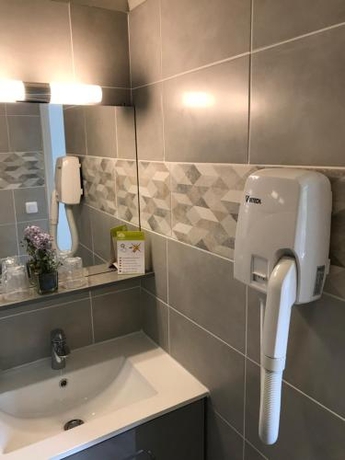 Imagen de la habitación del Hotel Les Iris. Foto 7