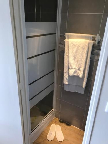 Imagen de la habitación del Hotel Les Iris. Foto 10