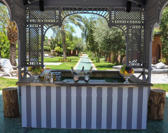 Imagen de los exteriores del Hotel Les Jardins D Ines. Foto 10