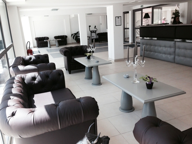 Imagen de los interiores del Hotel Les Jardins D'athena. Foto 6