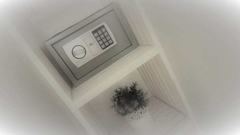 Imagen de la habitación del Hotel Les Jardins De Bormes. Foto 3