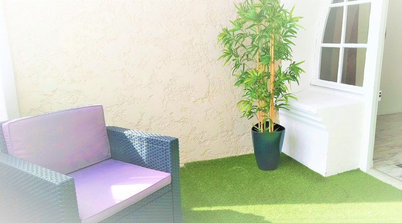 Imagen de la habitación del Hotel Les Jardins De Bormes. Foto 4