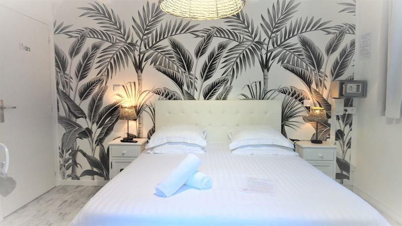 Imagen de la habitación del Hotel Les Jardins De Bormes. Foto 9