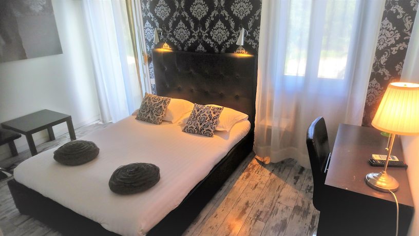 Imagen de la habitación del Hotel Les Jardins De Bormes. Foto 12