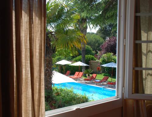 Imagen de la habitación del Hotel Les Jardins De Cassis. Foto 4