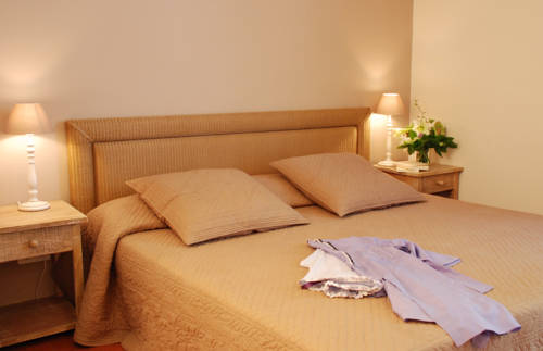 Imagen de la habitación del Hotel Les Jardins De Cassis. Foto 5