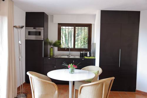 Imagen de la habitación del Hotel Les Jardins De Cassis. Foto 6