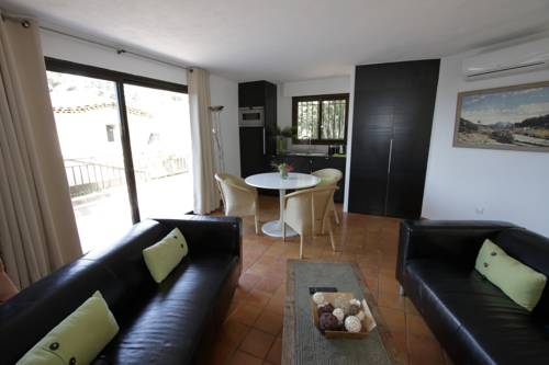 Imagen de la habitación del Hotel Les Jardins De Cassis. Foto 7