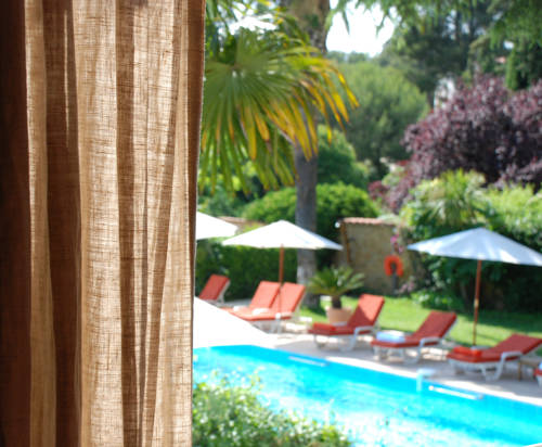 Imagen de la habitación del Hotel Les Jardins De Cassis. Foto 9