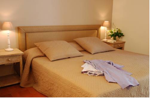 Imagen de la habitación del Hotel Les Jardins De Cassis. Foto 10