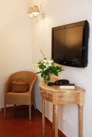 Imagen de la habitación del Hotel Les Jardins De Cassis. Foto 11