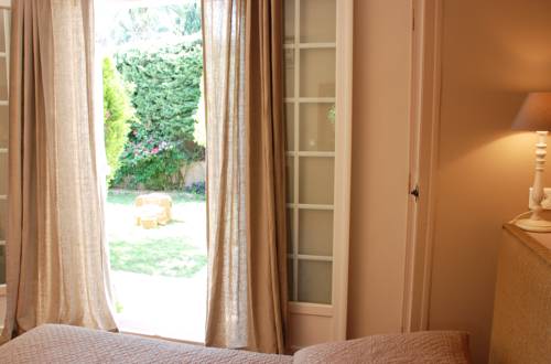 Imagen de la habitación del Hotel Les Jardins De Cassis. Foto 12