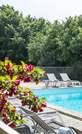 Imagen de la piscina del Hotel Les Jardins De Deauville. Foto 10