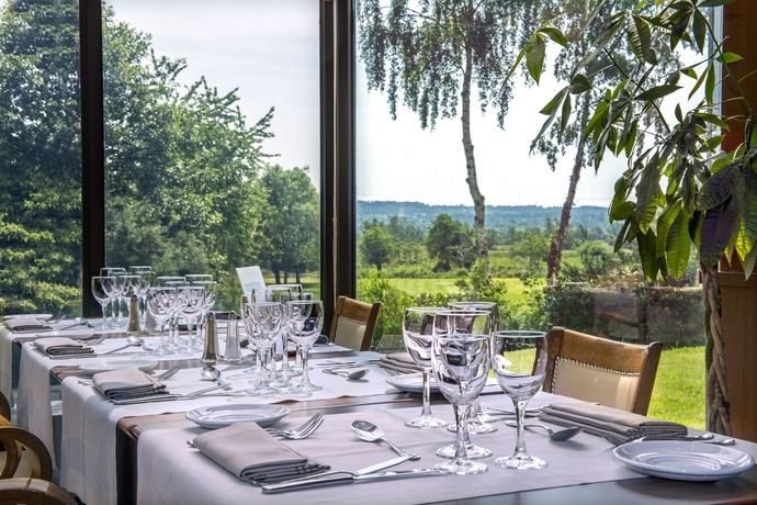 Imagen del bar/restaurante del Hotel Les Jardins De Deauville. Foto 2