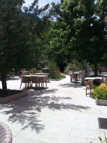 Imagen de los exteriores del Hotel Les Jardins De La Glaciere. Foto 8