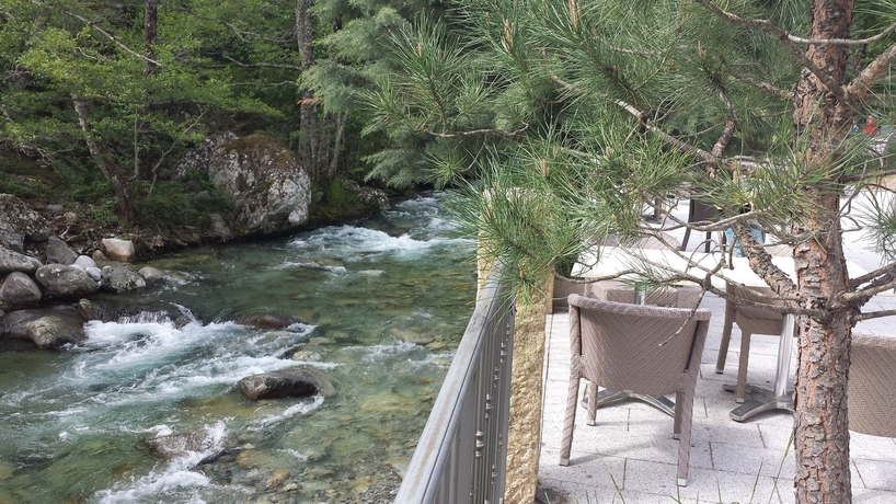 Imagen de los exteriores del Hotel Les Jardins De La Glaciere. Foto 10