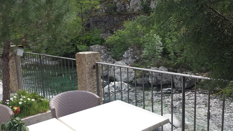 Imagen de los exteriores del Hotel Les Jardins De La Glaciere. Foto 12