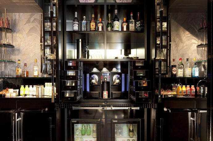 Imagen del bar/restaurante del Hotel Les Jardins De La Villa Hotel. Foto 3