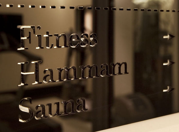 Imagen de la piscina del Hotel Les Jardins De La Villa Hotel. Foto 15