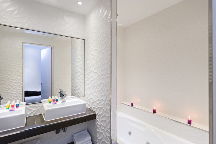 Imagen de la habitación del Hotel Les Jardins De Montmartre. Foto 6