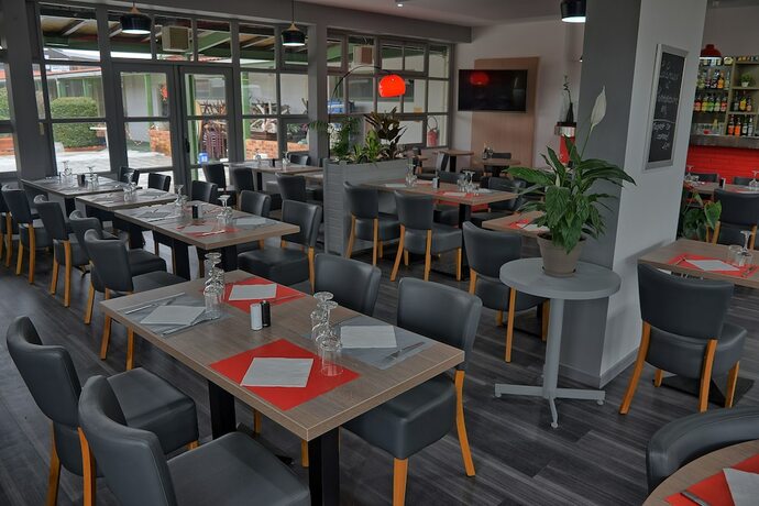 Imagen del bar/restaurante del Hotel Les Jardins D'ep&ocirc;ne. Foto 18