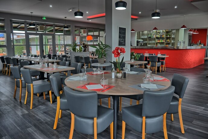 Imagen del bar/restaurante del Hotel Les Jardins D'ep&ocirc;ne. Foto 19