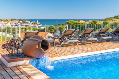 Imagen de la piscina del Hotel Les Jardins Du Cèdre. Foto 9