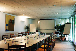 Imagen de la piscina del Hotel Les Jardins Du Lac, The Originals Relais (relais Du Silence). Foto 22