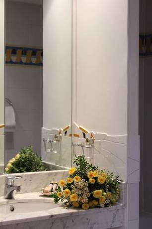 Imagen de la habitación del Hotel Les Jardins Du Luxembourg. Foto 5