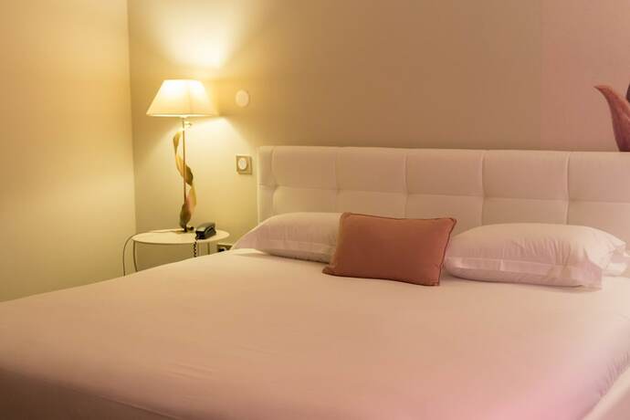 Imagen de la habitación del Hotel Les Jardins. Foto 15