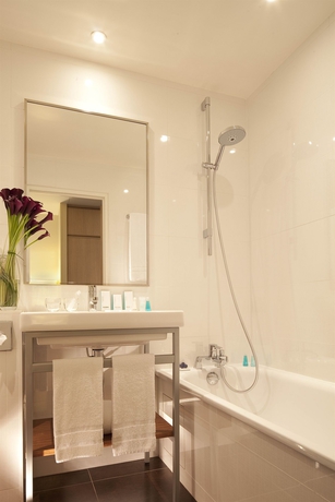 Imagen de la habitación del Hotel Les Jardins d'Eiffel. Foto 12