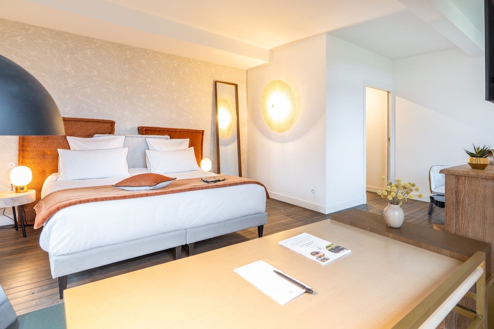 Imagen de la habitación del Hotel Les Jardins de Coppelia. Foto 3