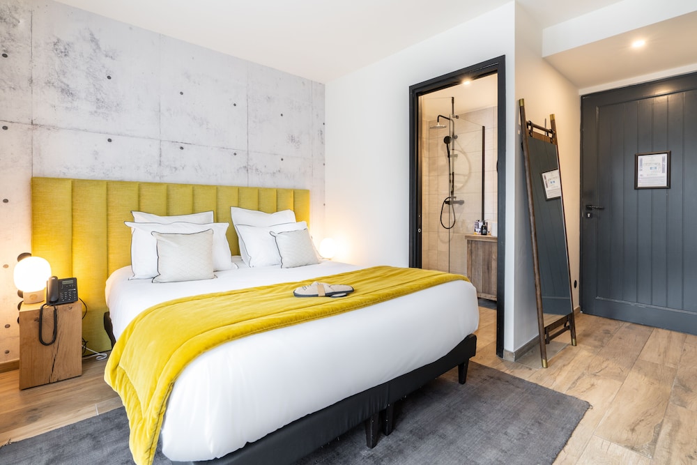 Imagen de la habitación del Hotel Les Jardins de Coppelia. Foto 4