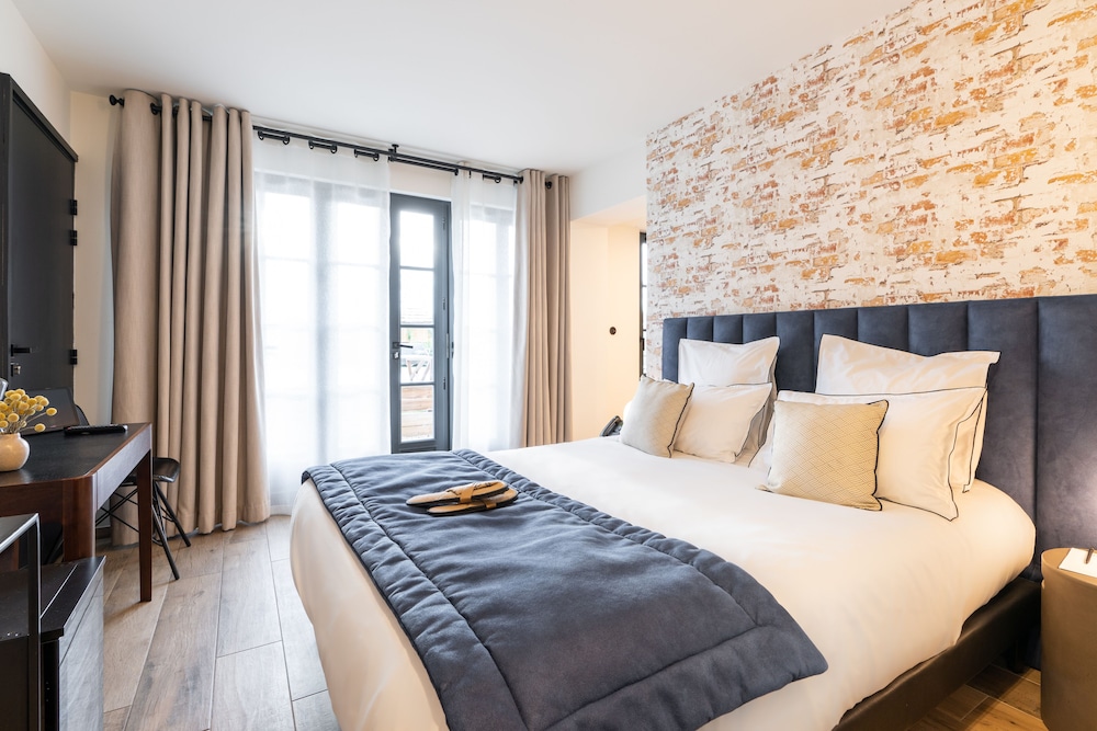 Imagen de la habitación del Hotel Les Jardins de Coppelia. Foto 9