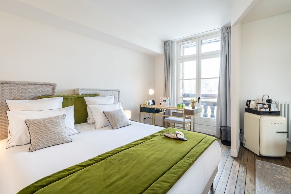 Imagen de la habitación del Hotel Les Jardins de Coppelia. Foto 10