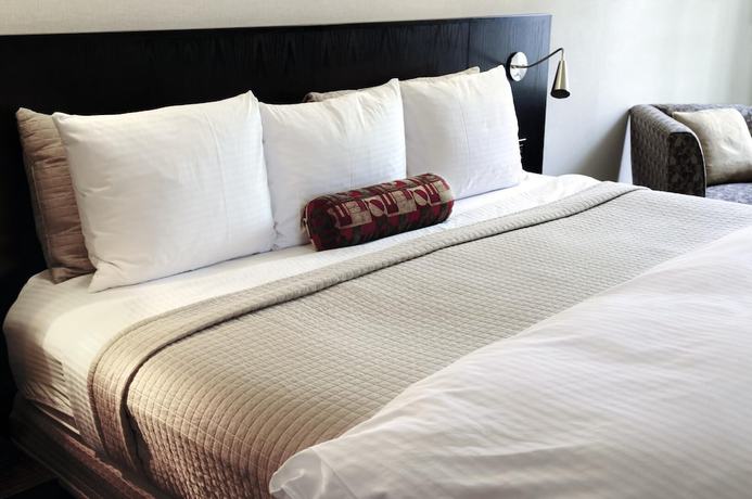 Imagen de la habitación del Hotel Les Jardins du Lac. Foto 3