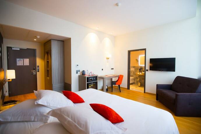 Imagen de la habitación del Hotel Les Jardins du Mess. Foto 12