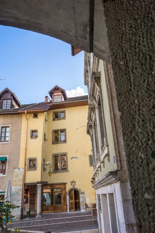Imagen de los exteriores del Hotel Les Loges Annecy Vieille Ville. Foto 11