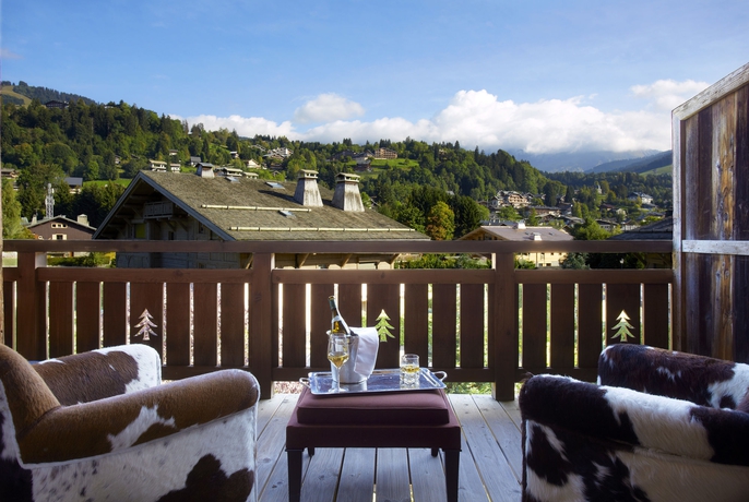 Imagen de los exteriores del Hotel Les Loges Blanches. Foto 8