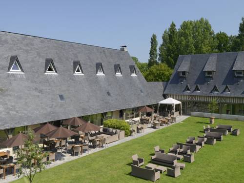 Imagen de la habitación del Hotel Les Manoirs De Tourgéville. Foto 2
