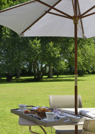 Imagen de la habitación del Hotel Les Manoirs De Tourgéville. Foto 12