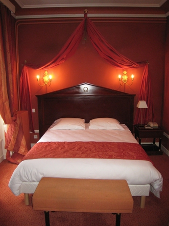 Imagen de la habitación del Hotel Les Maréchaux. Foto 10