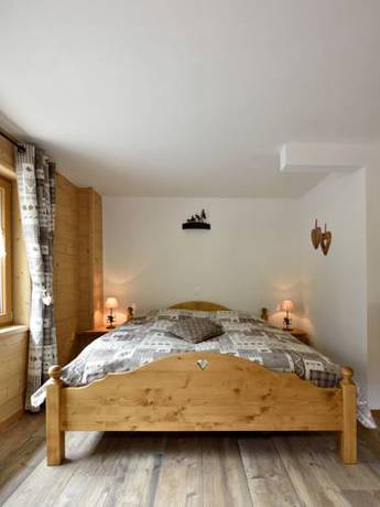 Imagen de la habitación del Hotel Les M&eacute;l&egrave;zes, Evol&egrave;ne. Foto 5